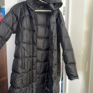 The North Face Women's Black Hooded Puffer Coat 550